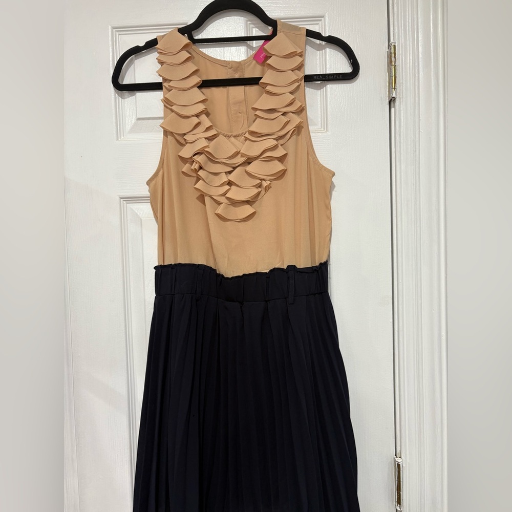 Elegant Sleeveless Ruffle Dress - Tan and Black